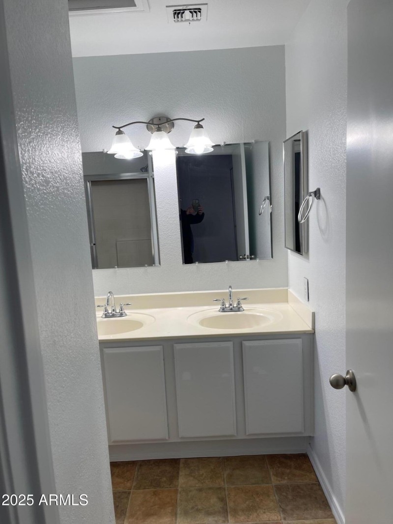 7801 Master Bathroom Vanities