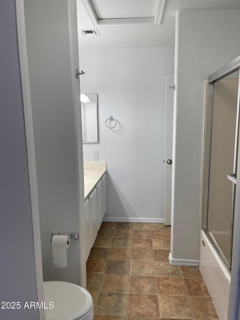 7801 Master Bathroom 2