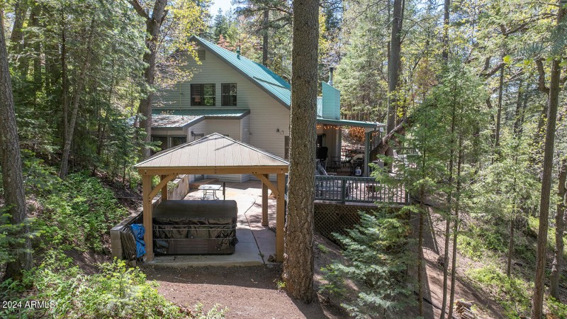 Drone Gazebo:Hot tub 2