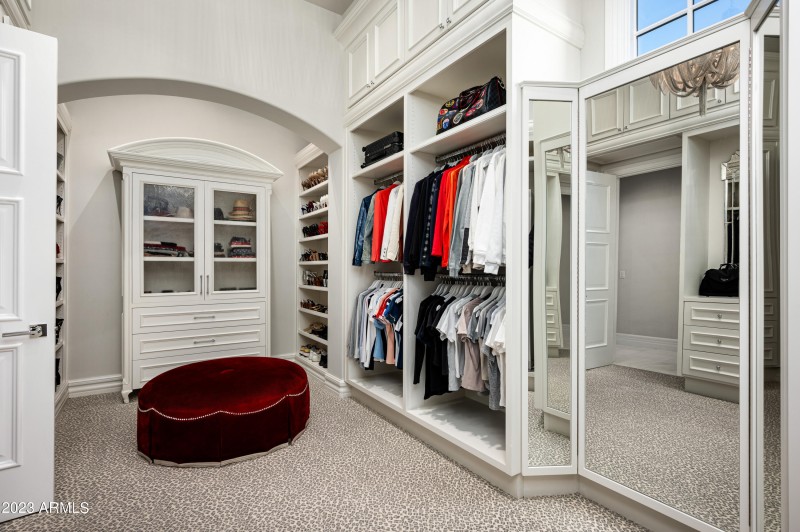 Owners Closet 1