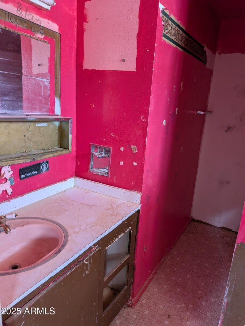 master bath (sink/vanity)