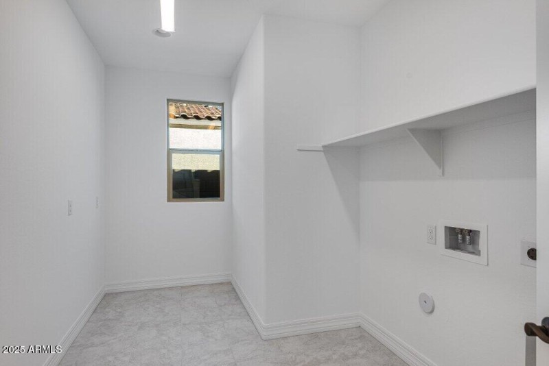 hj-az-phx-cantamia-sonata-lot30140-laund