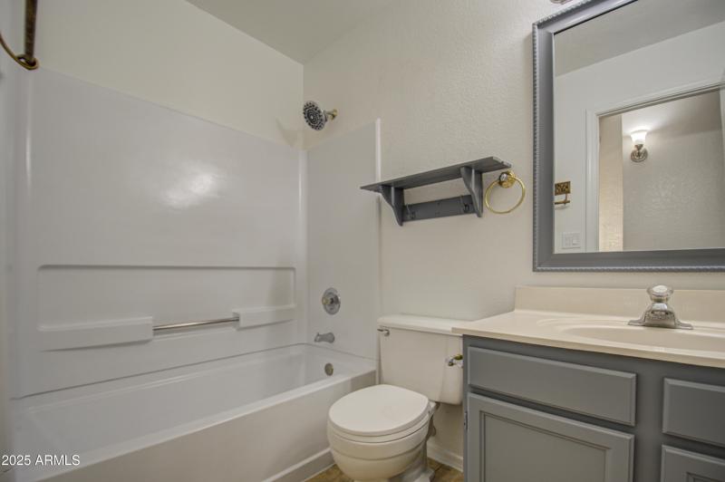 Bathroom 2-pic 2