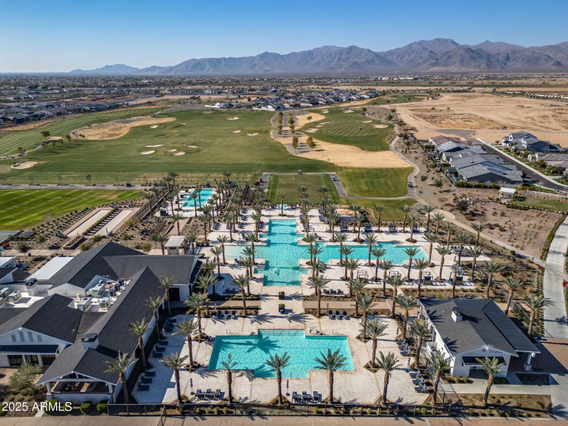 60-web-or-mls-Exterior-11