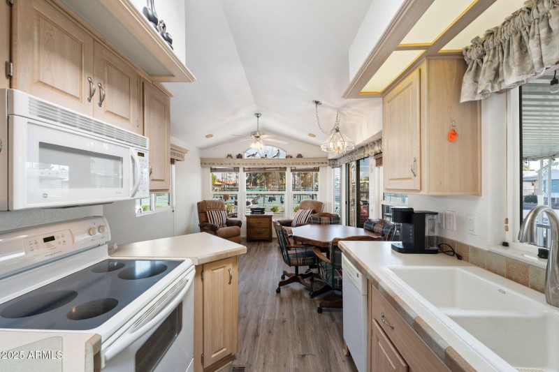 006__111 S Greenfield Rd 488