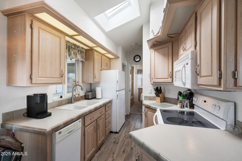 007__111 S Greenfield Rd 488