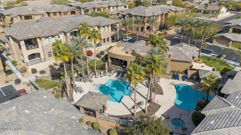 06-Resort Style living