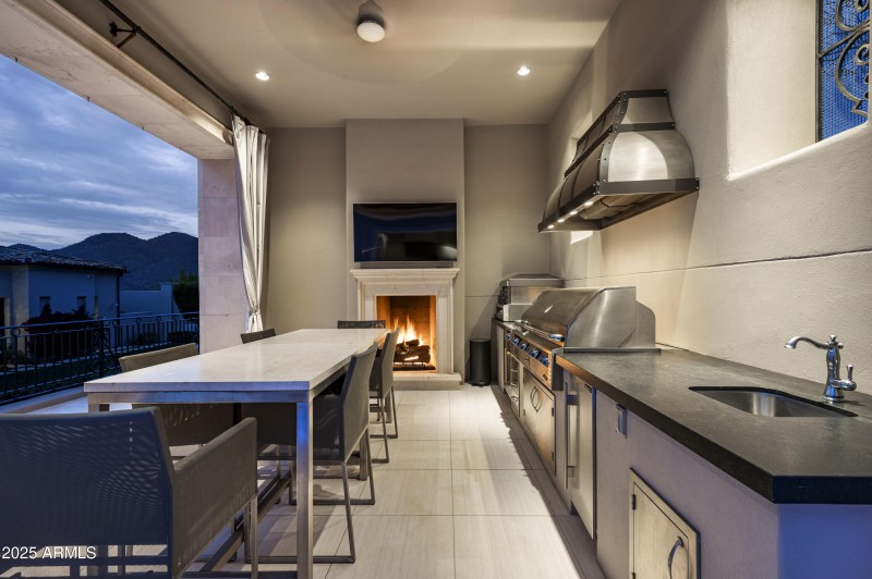 Outdoor Kitchen