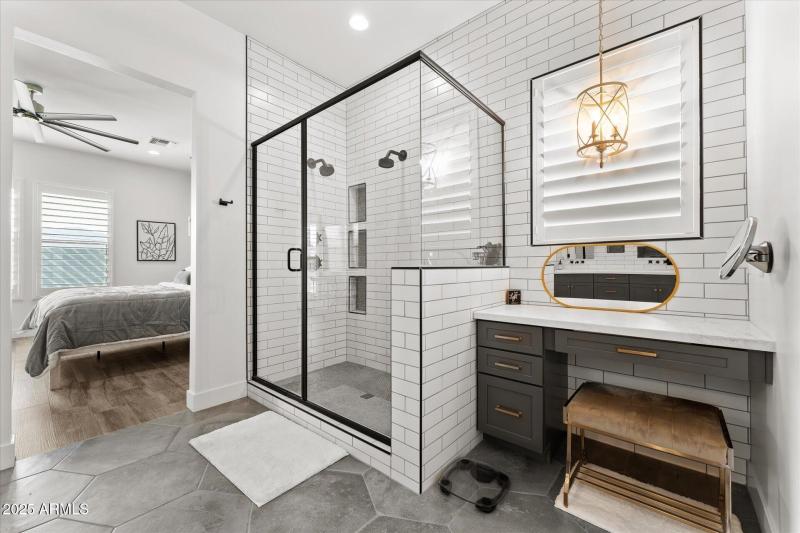 32-032-primary-bathroom