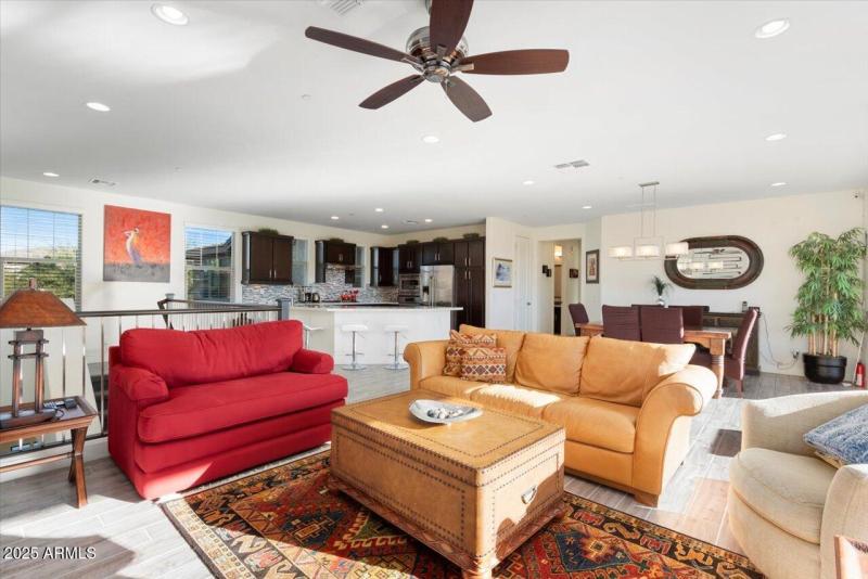 06-10260 E White Feather Ln