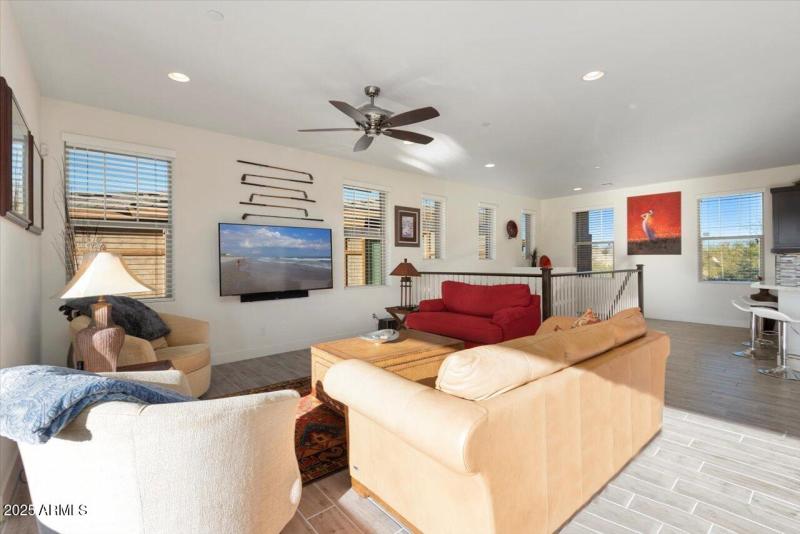 07-10260 E White Feather Ln