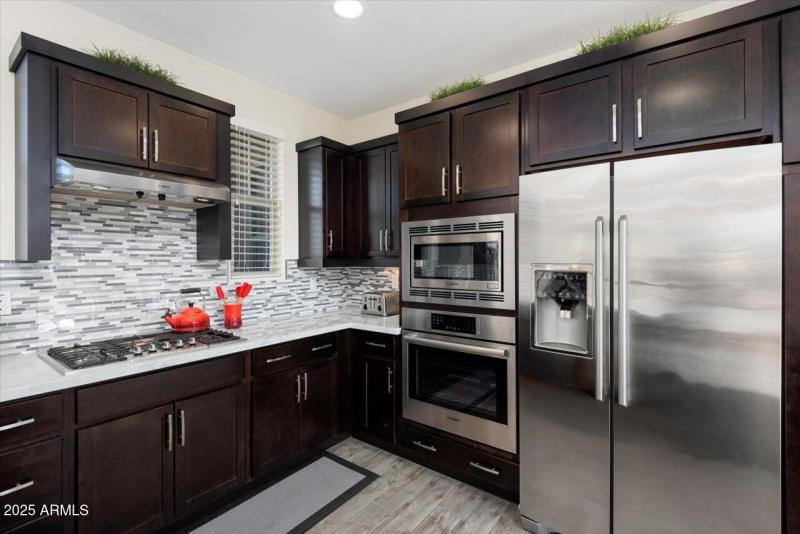 11-10260 E White Feather Ln