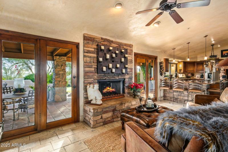 21-web-or-mls-Family Room Views