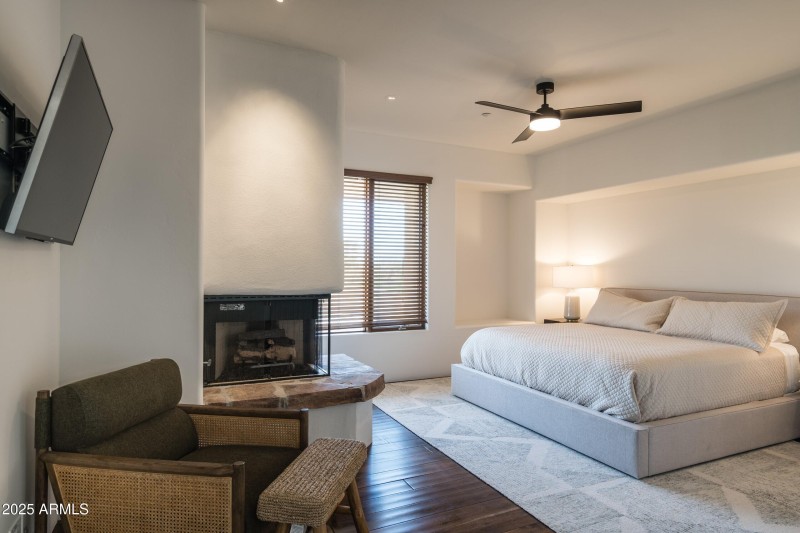 012_Large Master Bedroom