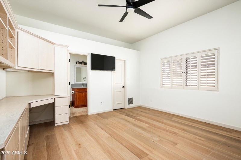 45-9128 N 70th St-43