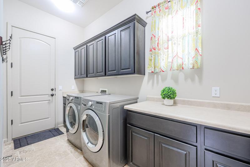 Spacious Laundry Room w/ Ample Cabinets