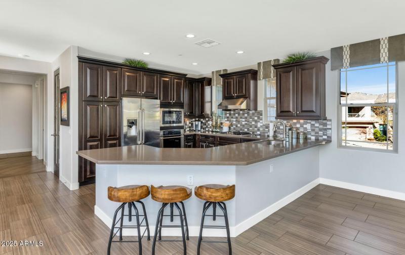 10260 E White Feather Ln-large-009-007-T