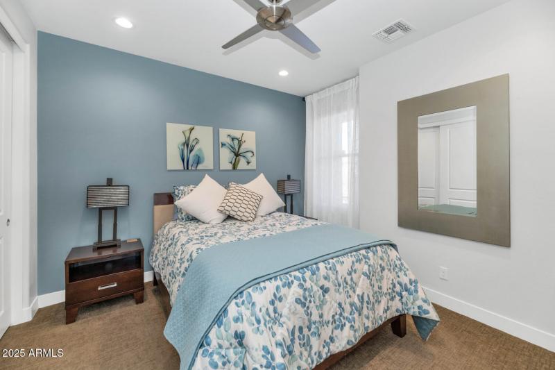 10260 E White Feather Ln-large-020-026-T