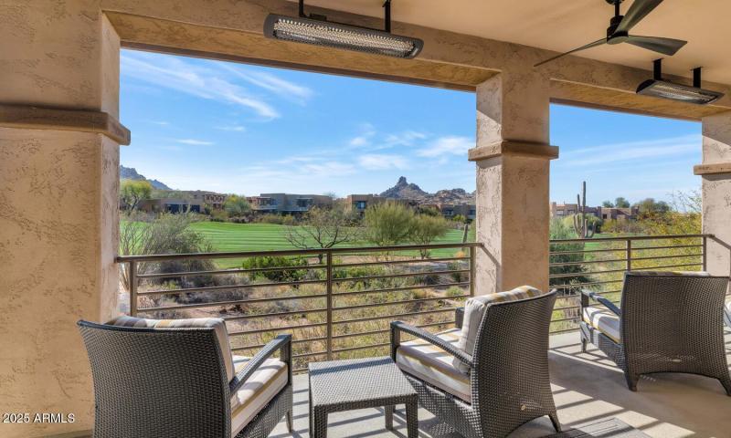 10260 E White Feather Ln-large-023-018-T