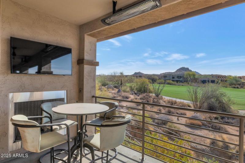 10260 E White Feather Ln-large-024-030-T