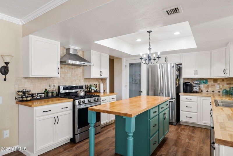 14-Kitchen (1)