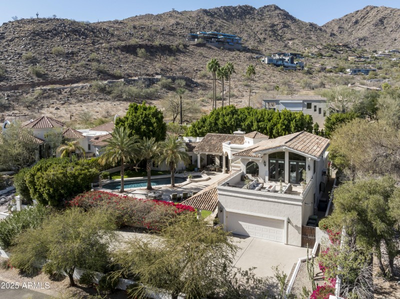 Close to Camelback Trailhead