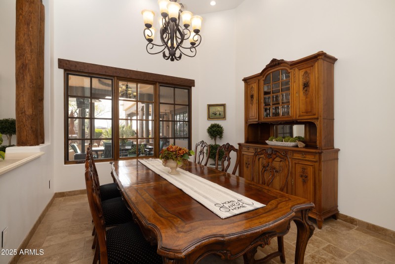 Dining Room to entertain friends