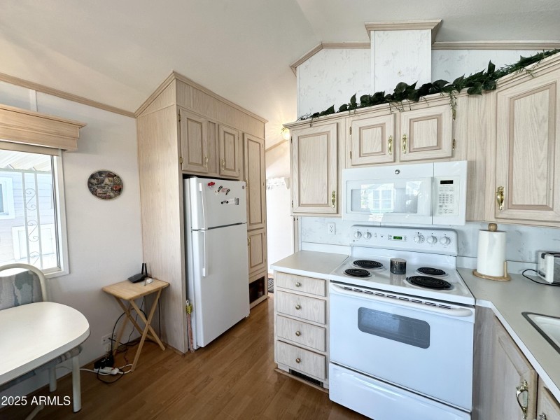 FULL SIZE STOVE