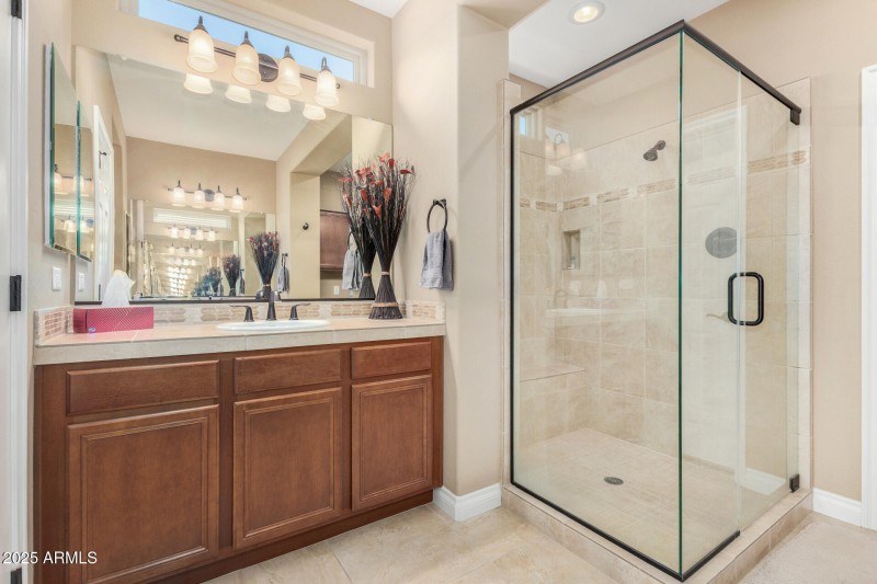 16 Master Bathroom