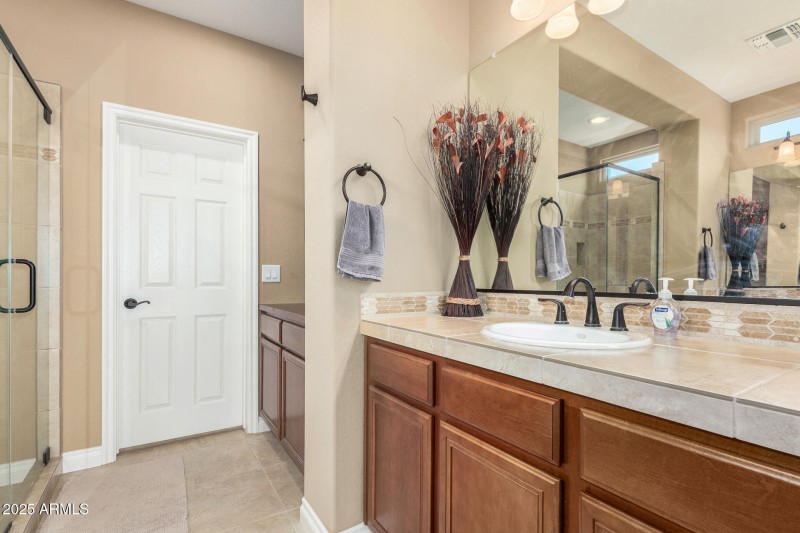 17 Master Bathroom