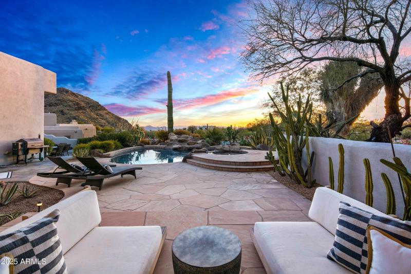 011_Outdoor Living Area