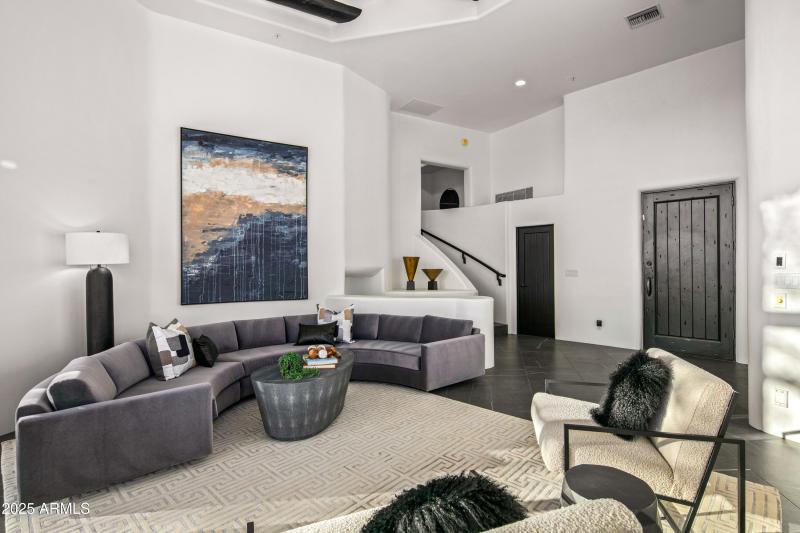 012_Spacious Living Room