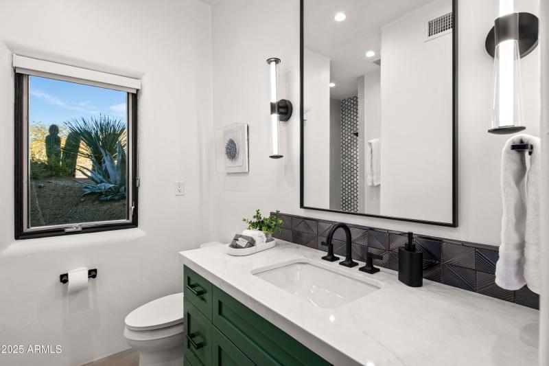 048_Guest #1 Ensuite Bath