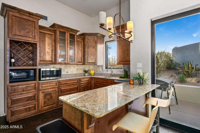 066_Guest Home Kitchen