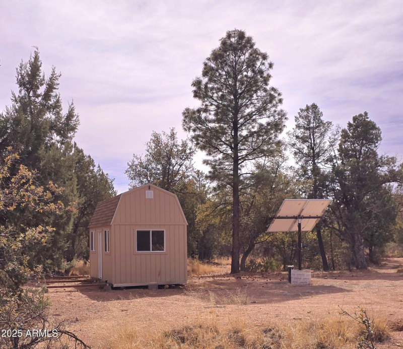 Primary Tuff Shed & Well fr NE
