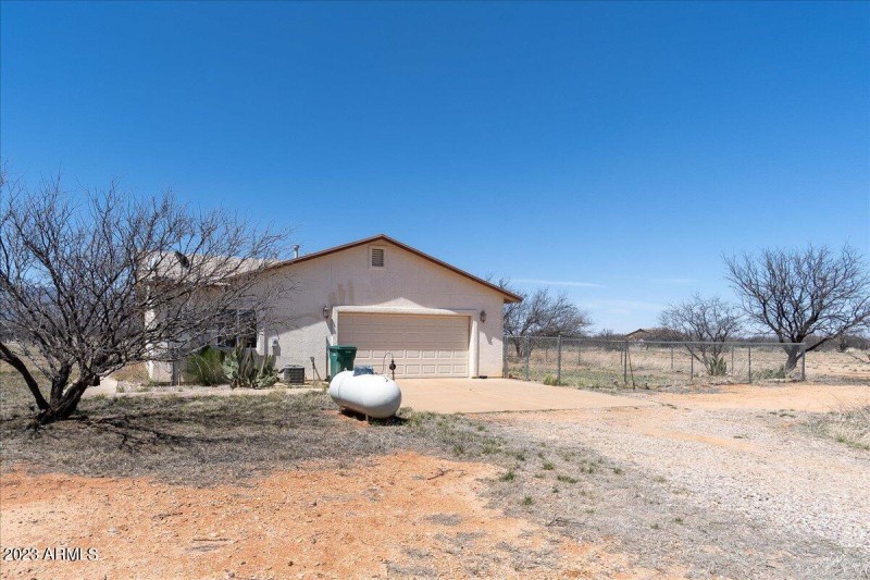 24-10193 E Windtalker Rd -April 06, 2023
