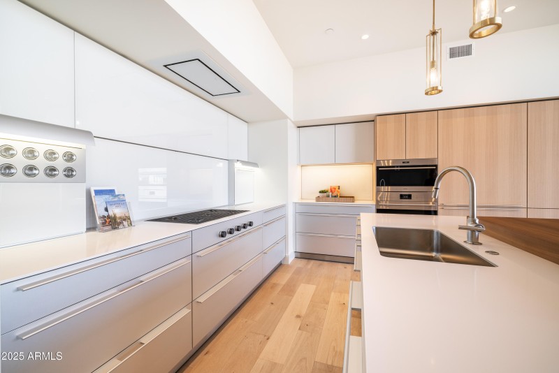 Ascent 304 Kitchen