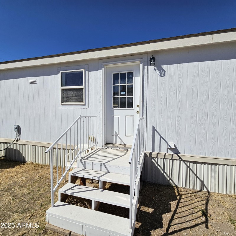 Laundry/kitchen entry