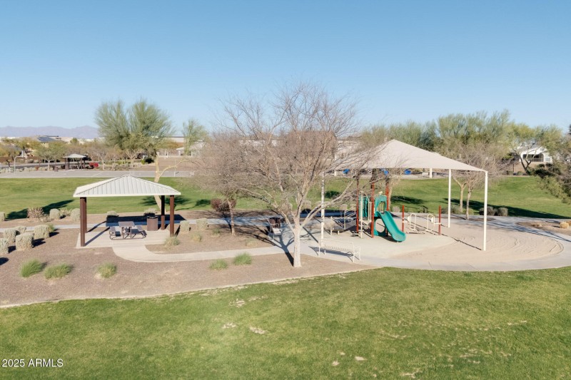 046-victora-playground