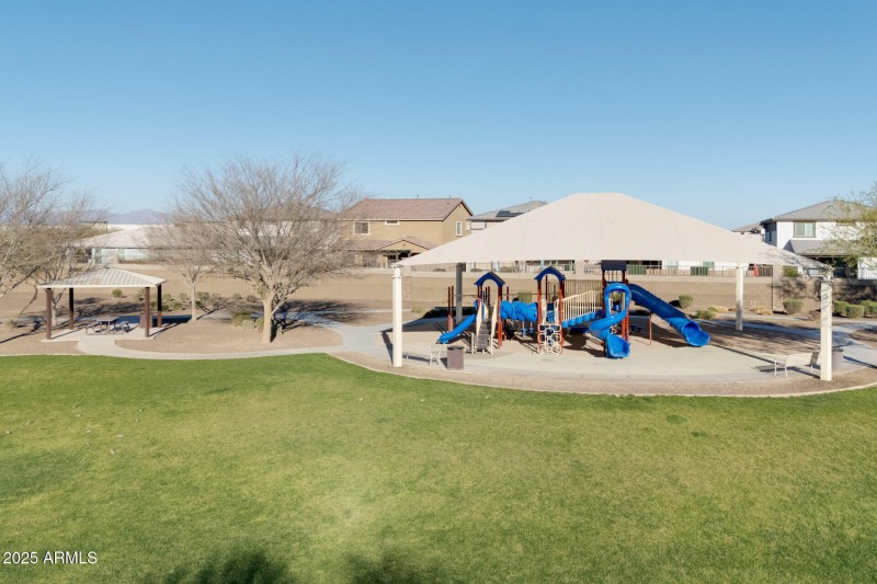 047-victora-playground