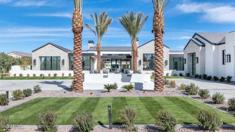 6836 E Hummingbird Ln-large-002-018-6836