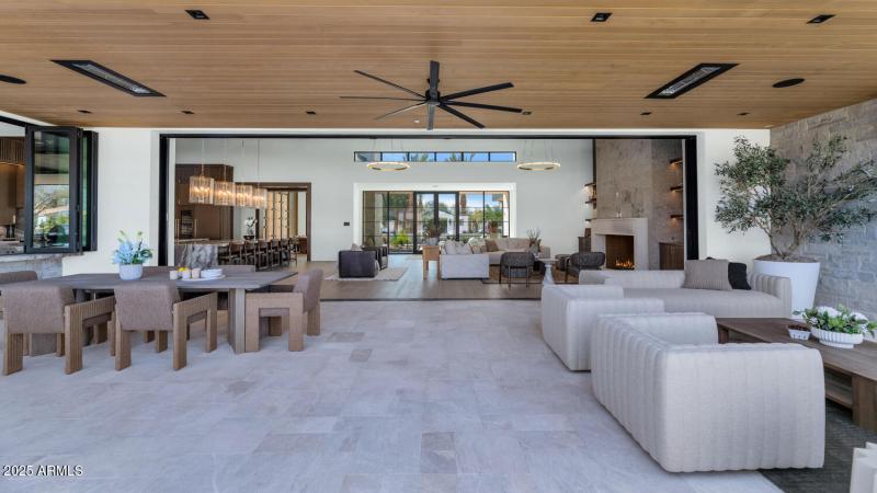 6836 E Hummingbird Ln-large-007-012-6836