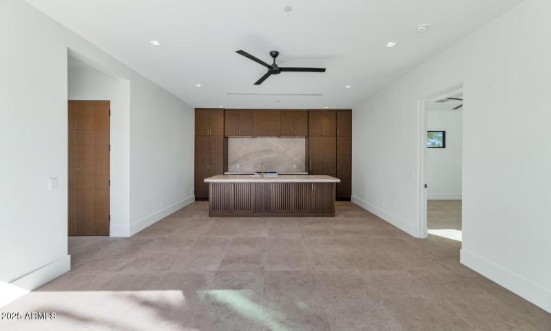 6836 E Hummingbird Ln-large-045-038-6836