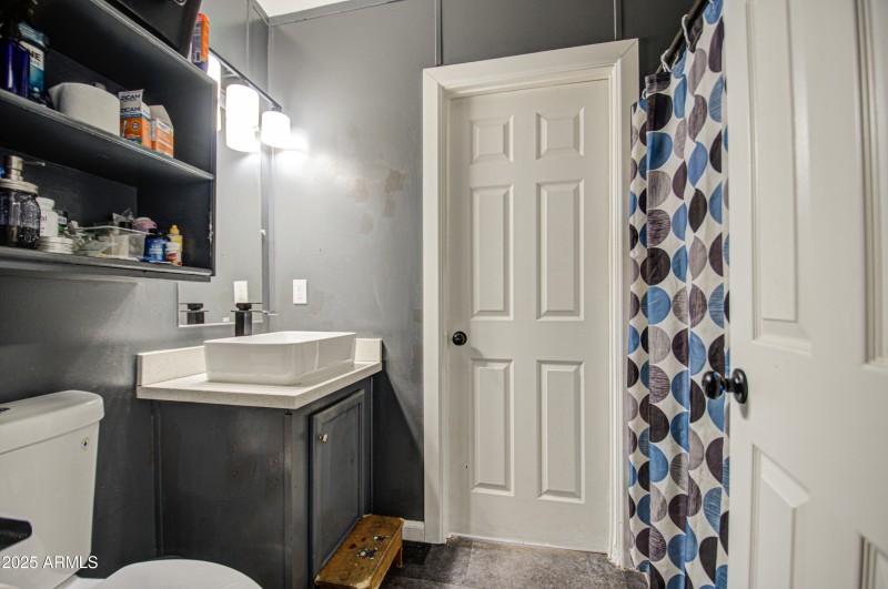 Bathroom 2-pic 1