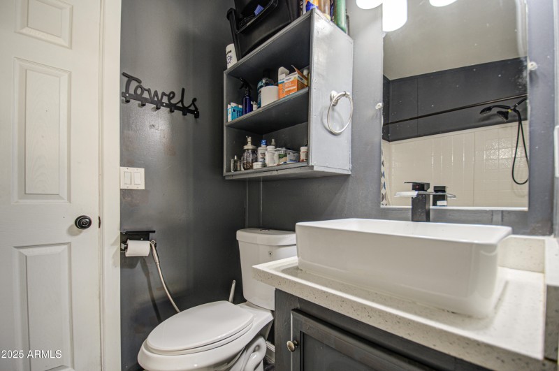 Bathroom 2-pic 3