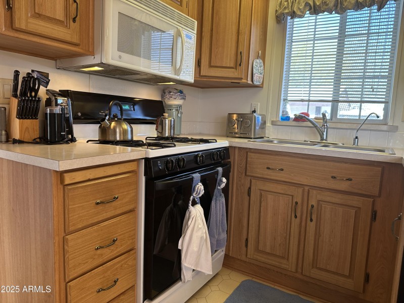 Kitchen (2)