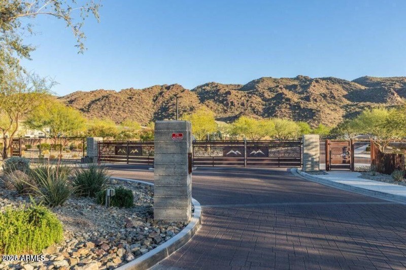 Avance gated entrance