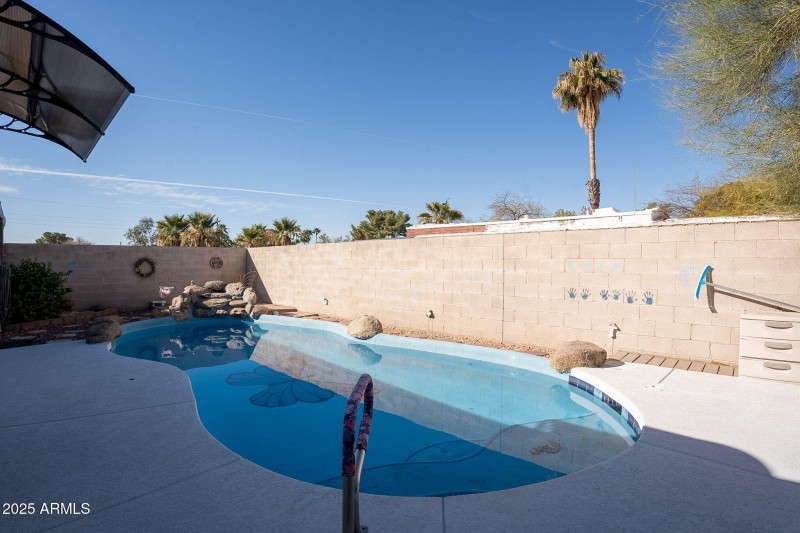 Sparkling Pool!