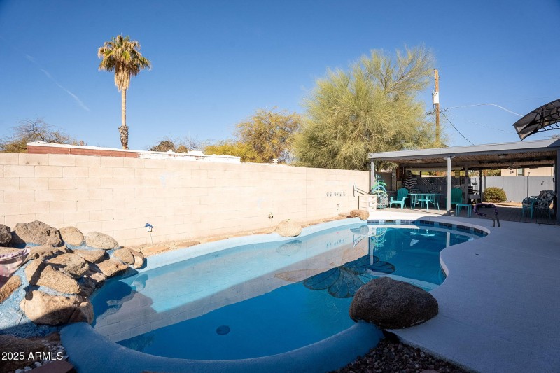 Sparkling Pool!