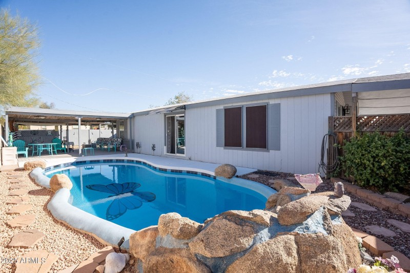Sparkling Pool!